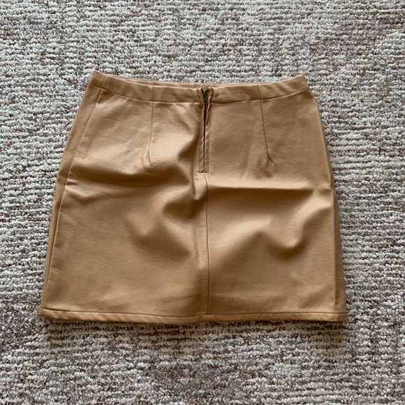 Tan faux leather skirt - Picture 2 of 3